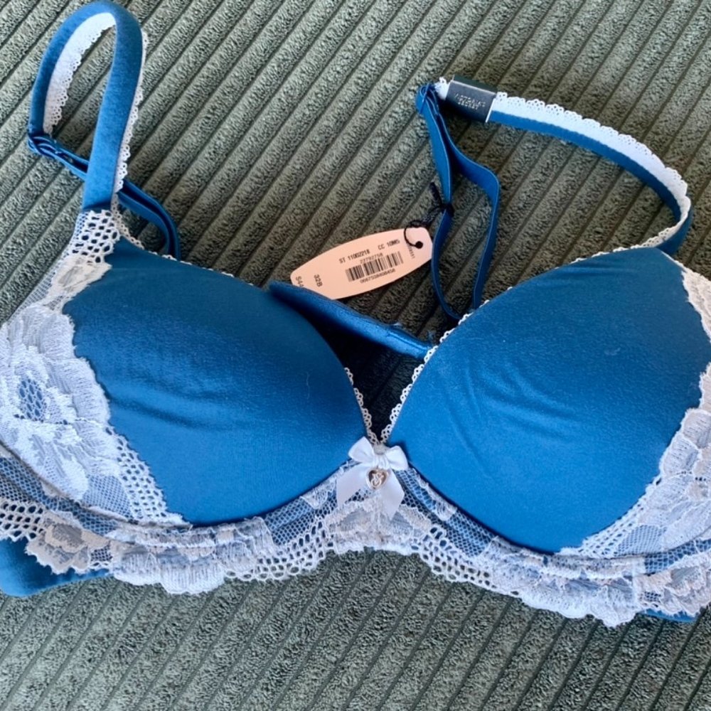Victoria's Secret Push up Bra 32B NWT